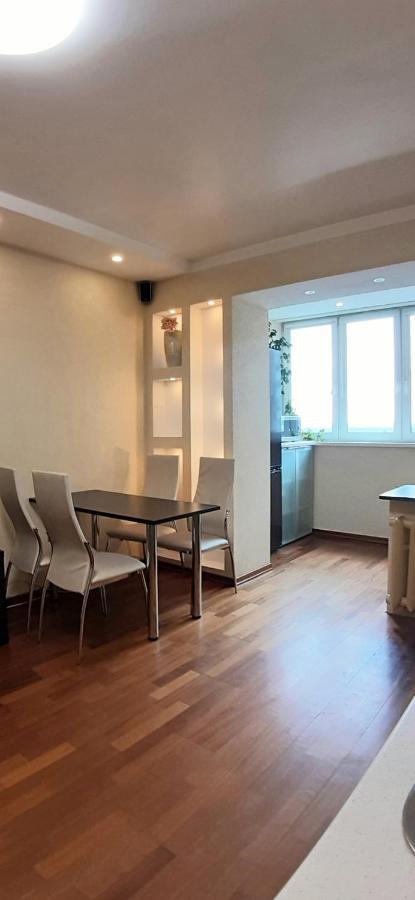 1/10 Вулиця Радунська Apartment Kyiv Exterior photo